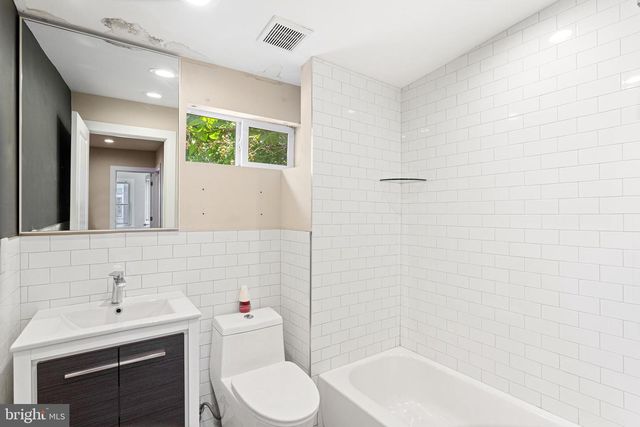 1233 N LECOUNT ST, Philadelphia, PA 19121