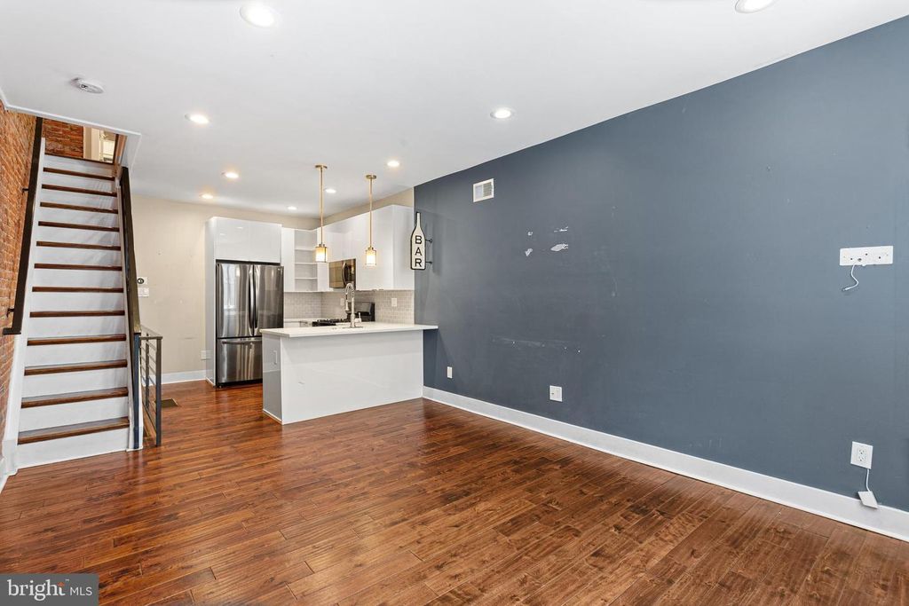 1233 N LECOUNT ST, Philadelphia, PA 19121