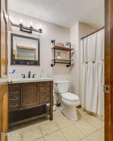 438 Riverview Drive, Johnson City, TN 37601