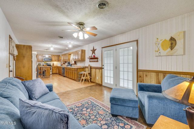 438 Riverview Drive, Johnson City, TN 37601