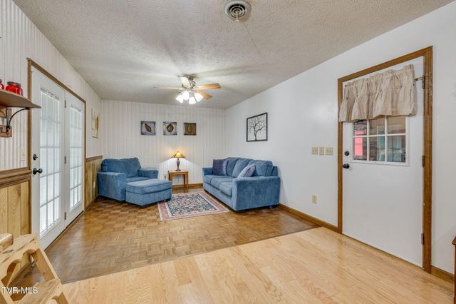 438 Riverview Drive, Johnson City, TN 37601