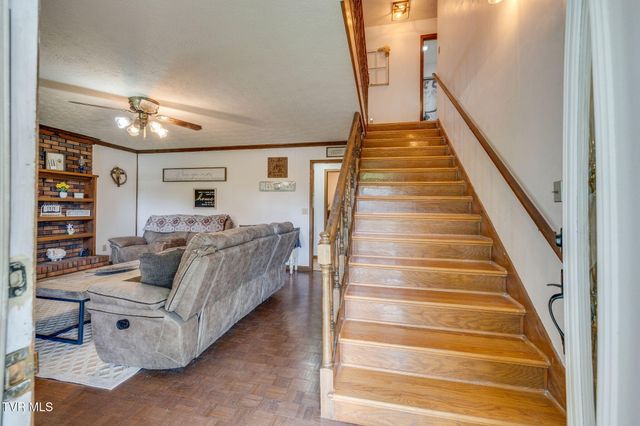 438 Riverview Drive, Johnson City, TN 37601