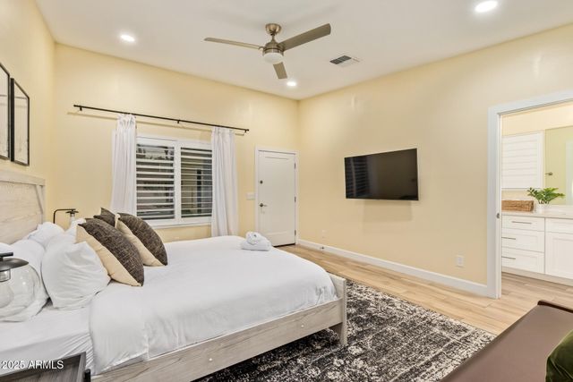 5839 E VOLTAIRE Avenue, Scottsdale, AZ 85254