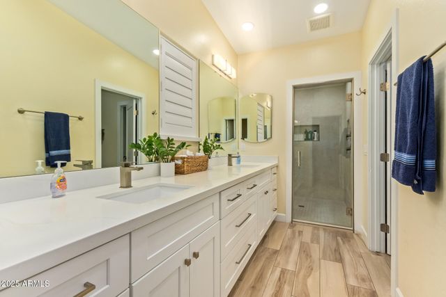 5839 E VOLTAIRE Avenue, Scottsdale, AZ 85254