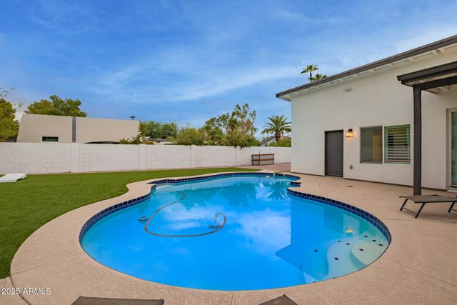 5839 E VOLTAIRE Avenue, Scottsdale, AZ 85254