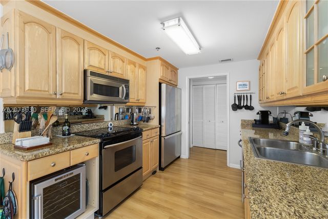 1581 Brickell Ave 1105, Miami, FL 33129