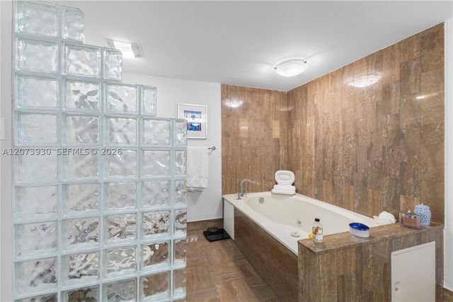 1581 Brickell Ave 1105, Miami, FL 33129