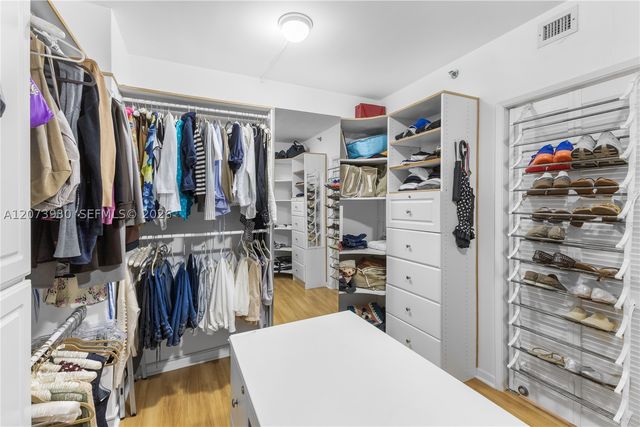 1581 Brickell Ave 1105, Miami, FL 33129