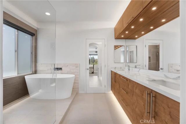 2588 Thorman, Tustin, CA 92782