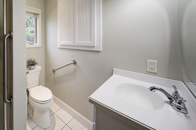 64 Livingstone Ave, Beverly, MA 01915