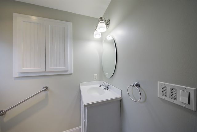 64 Livingstone Ave, Beverly, MA 01915