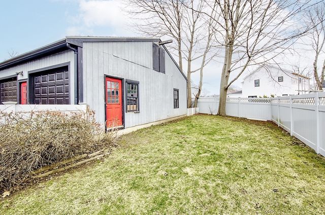 64 Livingstone Ave, Beverly, MA 01915