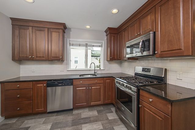 64 Livingstone Ave, Beverly, MA 01915