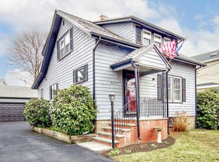64 Livingstone Ave, Beverly, MA 01915