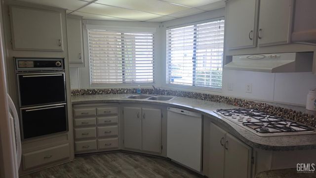 181 Sousa Lane, Bakersfield, CA 93308