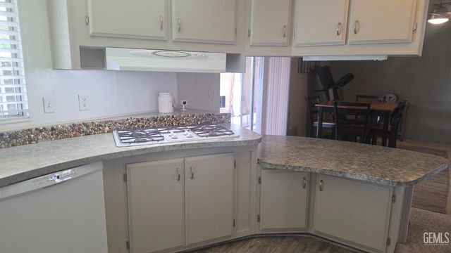 181 Sousa Lane, Bakersfield, CA 93308