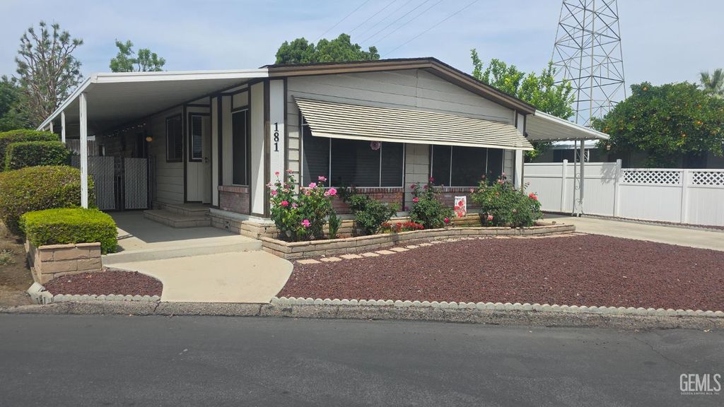 181 Sousa Lane, Bakersfield, CA 93308