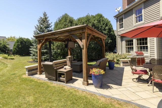587 Cottonwood LANE, Grafton, WI 53024