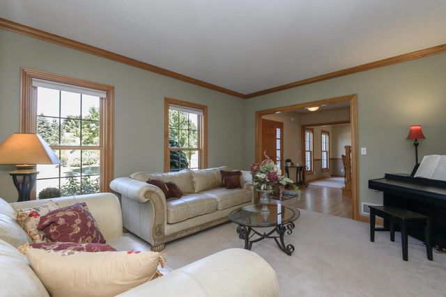587 Cottonwood LANE, Grafton, WI 53024