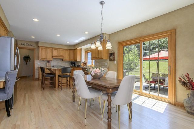 587 Cottonwood LANE, Grafton, WI 53024