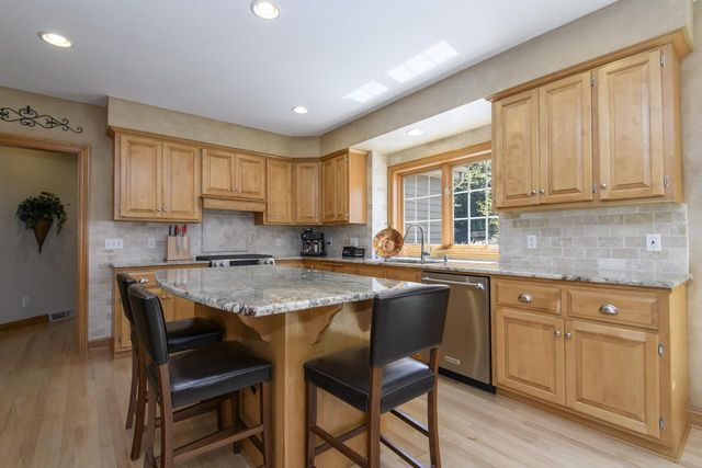 587 Cottonwood LANE, Grafton, WI 53024