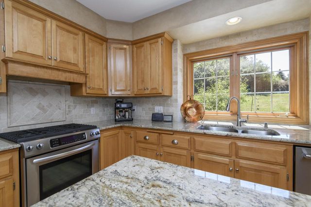 587 Cottonwood LANE, Grafton, WI 53024