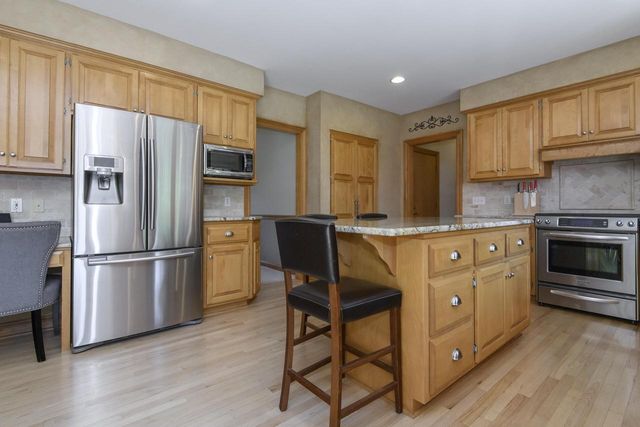 587 Cottonwood LANE, Grafton, WI 53024