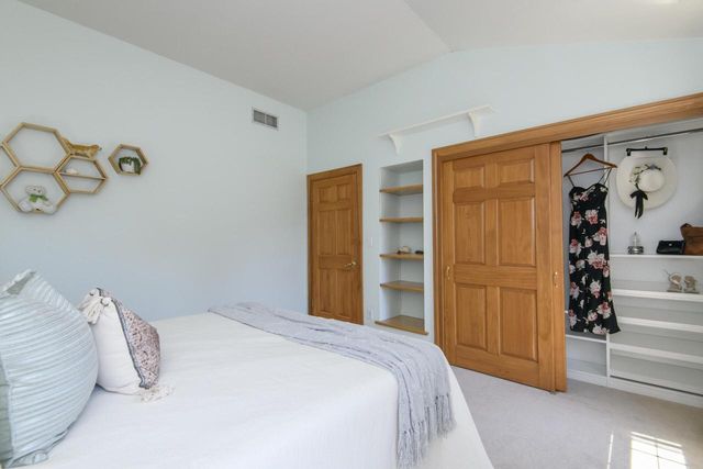 587 Cottonwood LANE, Grafton, WI 53024
