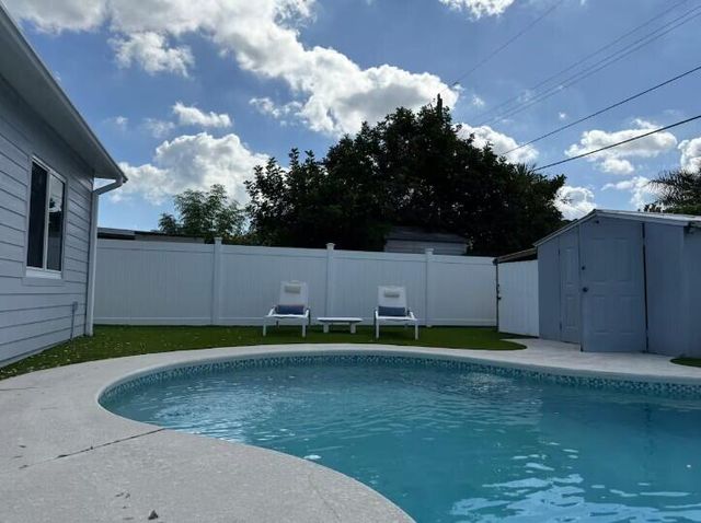 516 E Whitney Drive, Jupiter, FL 33458