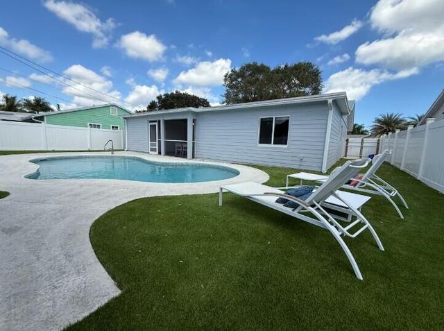 516 E Whitney Drive, Jupiter, FL 33458