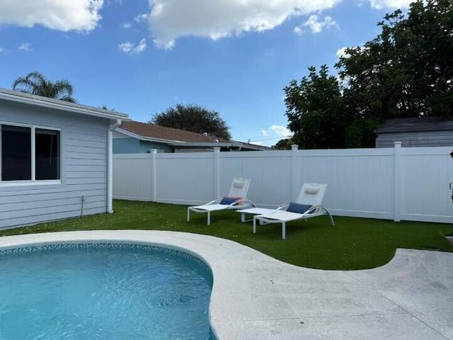 516 E Whitney Drive, Jupiter, FL 33458