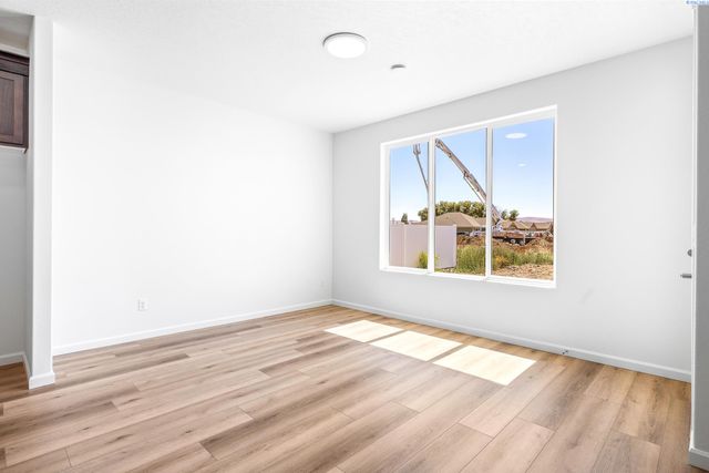 310 Amberly Ave, Grandview, WA 98930