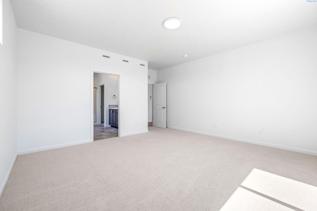 310 Amberly Ave, Grandview, WA 98930