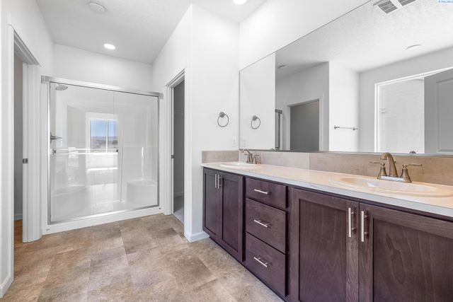 310 Amberly Ave, Grandview, WA 98930