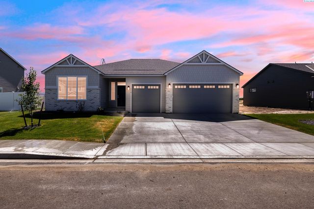 310 Amberly Ave, Grandview, WA 98930