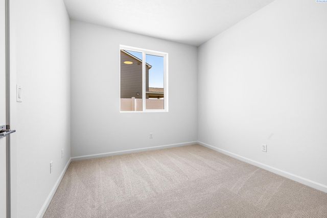 310 Amberly Ave, Grandview, WA 98930