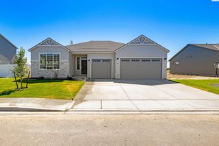 310 Amberly Ave, Grandview, WA 98930