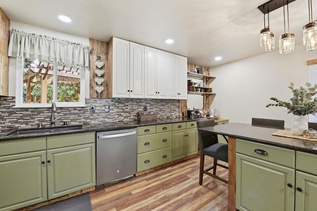 4388 Lakeridge Dr, Pollock Pines, CA 95726