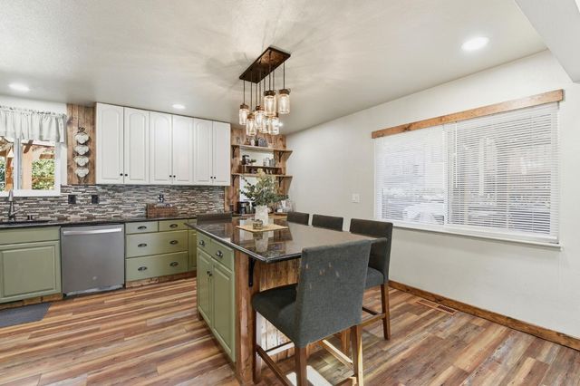 4388 Lakeridge Dr, Pollock Pines, CA 95726