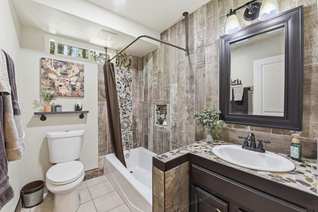 4388 Lakeridge Dr, Pollock Pines, CA 95726