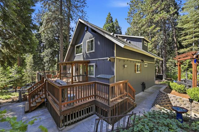 4388 Lakeridge Dr, Pollock Pines, CA 95726