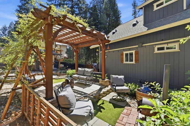 4388 Lakeridge Dr, Pollock Pines, CA 95726