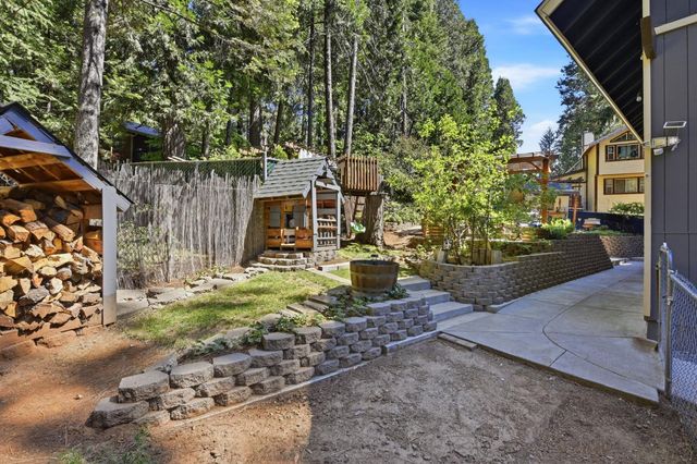 4388 Lakeridge Dr, Pollock Pines, CA 95726