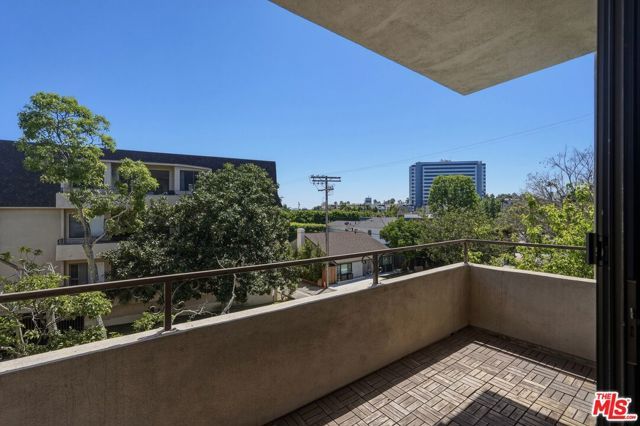 1167 Roxbury Drive 203, Los Angeles, CA 90035