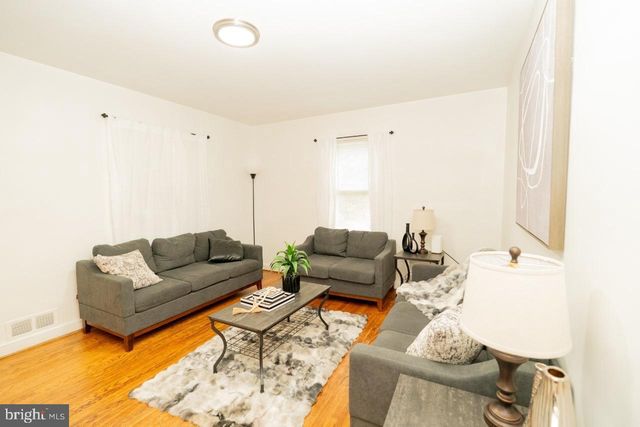 1037 16TH ST S, Arlington, VA 22202