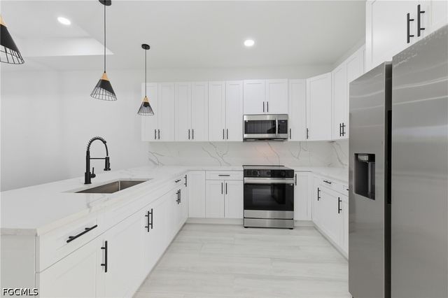 3631 SW Santa Barbara PL, Cape Coral, FL 33914