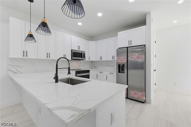 3631 SW Santa Barbara PL, Cape Coral, FL 33914