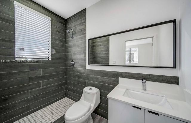 853 E 24th St 304, Hialeah, FL 33013