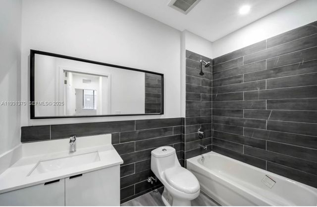 853 E 24th St 304, Hialeah, FL 33013