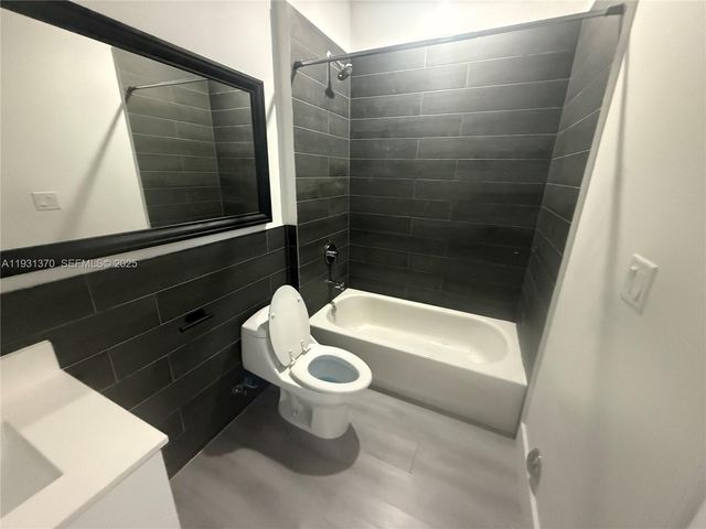 853 E 24th St 304, Hialeah, FL 33013